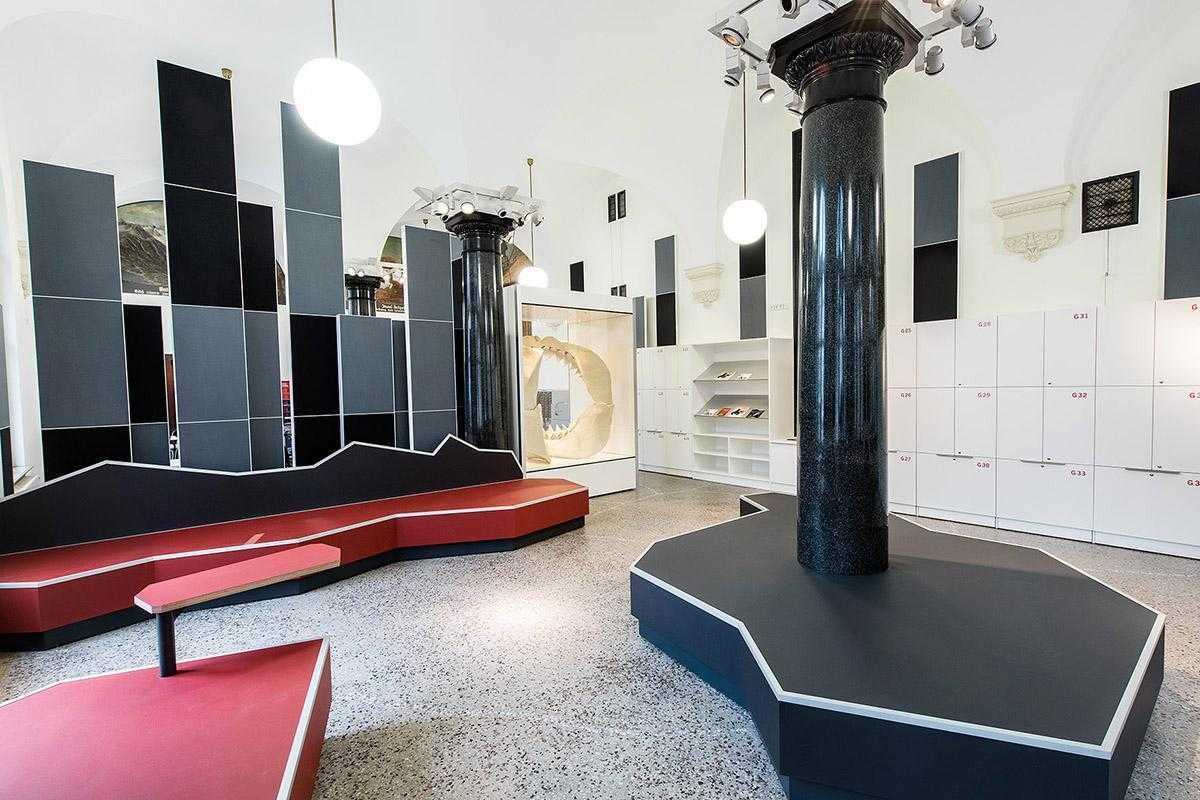 Cloakroom and picnic area in Hall 1 of the museum