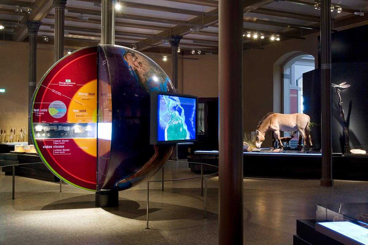 The multimedia globe at the Museum für Naturkunde Berlin